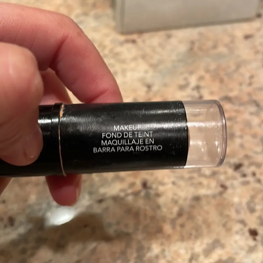 NWOT Revlon photo ready insta fix. In Golden Beige